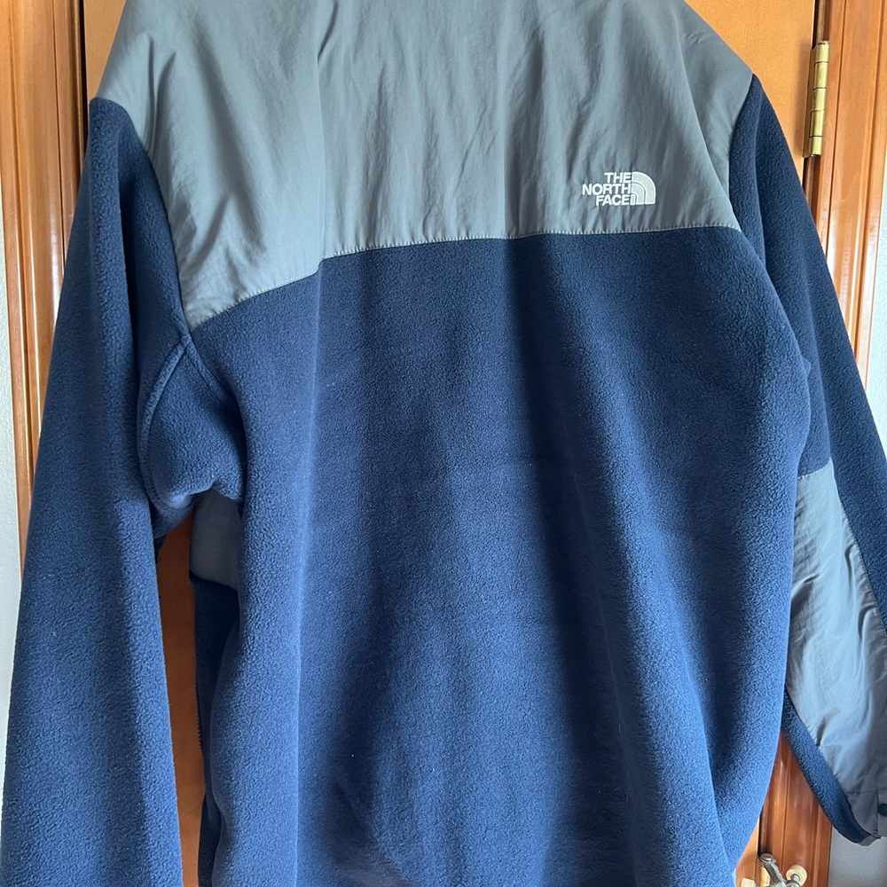 Like new XXL Danallie blue north face jacket - Picture 2 of 3